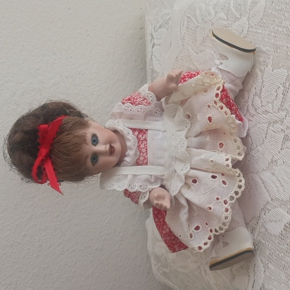 1985 Vintage Reproduction  Miniature Porcelain Doll - Picture 9 of 12